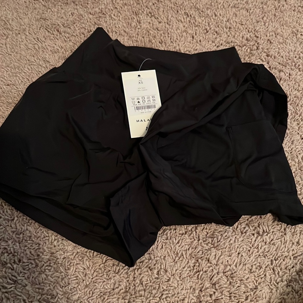 Size XS, NWT new with tags attached Halara black shorts liner w/ pocket stretchy